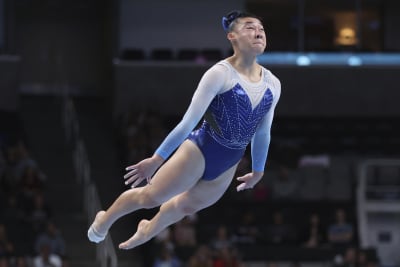 Simone Biles ends the first day of competition at the US Gymnastics  Championships with the lead