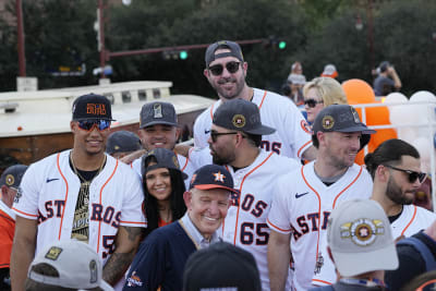 Fans in Conroe line up to collect Astros swag after World Series win