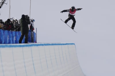 No Olympic medal as Shaun White takes flight for final time