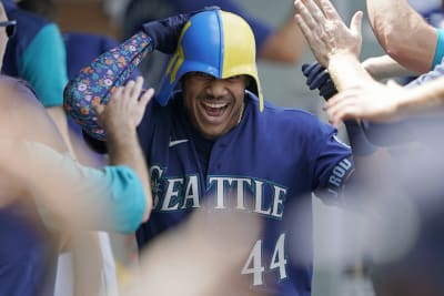 Mariners rally past Rangers 6-5 for 11th consecutive victory