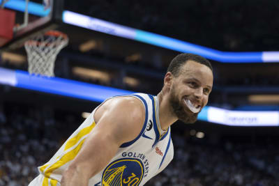 Curry scores 40, Warriors rally past Mitchell, Cavs 106-101