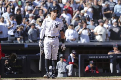 No scramble, playoffs set: Yanks-Red Sox, Giants win West