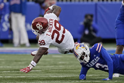 Neal scores go-ahead TD with 55 seconds left, KU holds on to beat No. 6  Oklahoma 38-33 – WKRG News 5