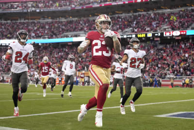 Tom Brady autographs ball for Dre Greenlaw that 49ers CB