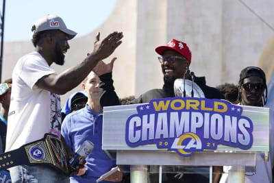 Rams fans cheer Super Bowl champs at LA victory parade