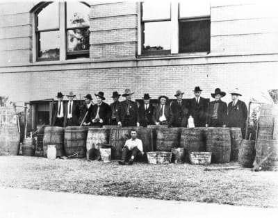 Historical photographs show Texas Rangers confiscating alcohol, arresting  bootleggers during prohibition in 1920s
