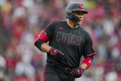 Joey Votto homers for Cincinnati in his first game of the 2023 season