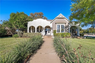 Become a 'Fixer Upper' homeowner: You can buy this iconic home renovated by  Chip and Joanna Gaines