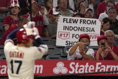 Ohtani takes no-hitter into 8th, Angels beat Athletics 4-2