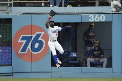 Austin Barnes' first homer of the season lifts Dodgers to sweep of