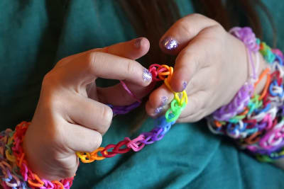 Happy Crafty Kids: Fancy Rubber Band Bracelets with a DIY Loom