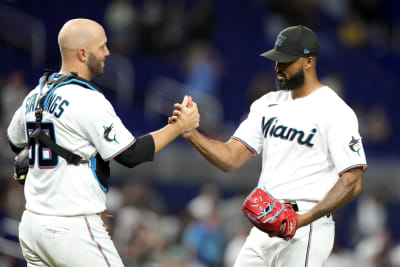 D'Arnaud, Braves rally in 7th, beat Marlins, 9-5, to open NLDS
