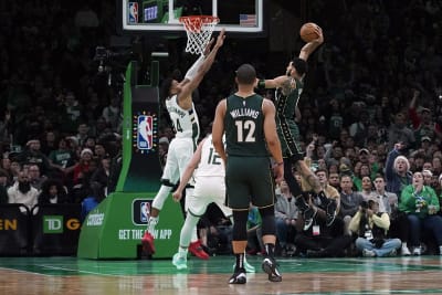 Bucks blowout: Giannis has 41, Suns' NBA Finals lead now 2-1