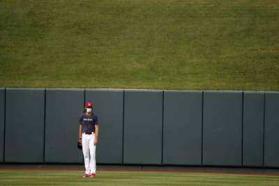 Nick Markakis successfully takes live batting practice