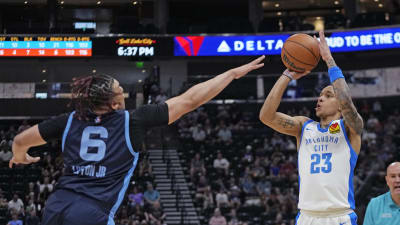 Kenneth Lofton Jr. with a dunk vs the Philadelphia 76ers