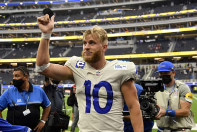 Rams' Stafford throws for 4 TDs, outduels Brady and Bucs