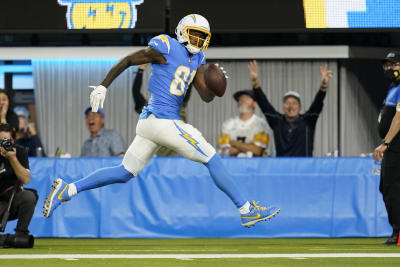 Herbert throws for 382 yards, Chargers hold off Steelers