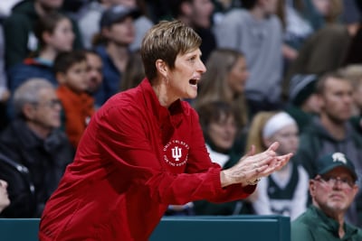 University of South Carolina Women's Basketball Coach Dawn Staley to  Receive Billie Jean King Leadership Award - EBONY