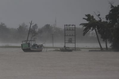 Amphan continues to weaken @ Windy Community