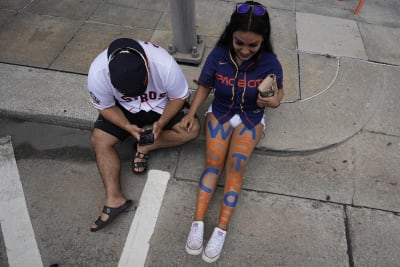 PHOTOS: See the best signs from the Astros' victory parade route