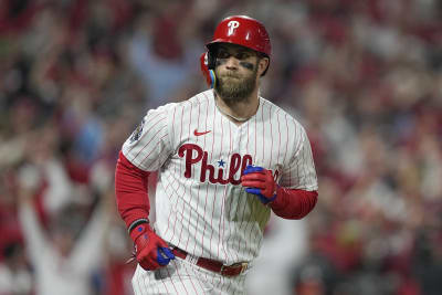 Phillies' Harper flips out on ump, tosses helmet into the stands