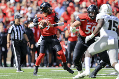 Quarterback Desmond Ridder of the Cincinnati Bearcats throws a pass