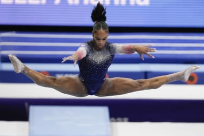 Simone Biles leads U.S. women to seventh consecutive team title at  gymnastics world championships - CBS News