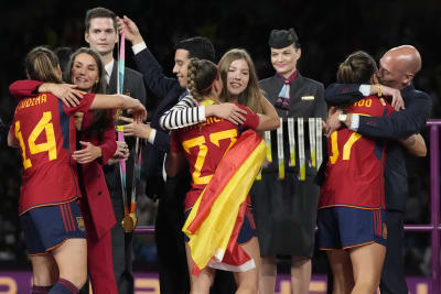 Spain football chief to resign after kissing World Cup winner on