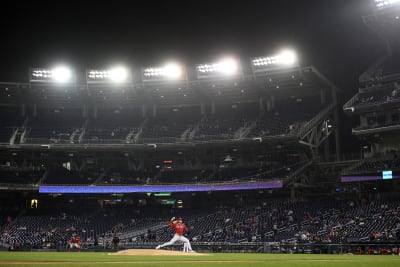 Syndergaard, Phillies beat Nationals in rain-shortened game