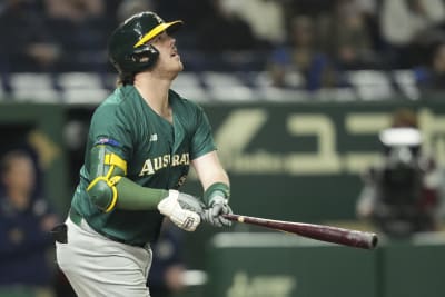 Mexico's Randy Arozarena robs Japan of a home run in the fifth inning