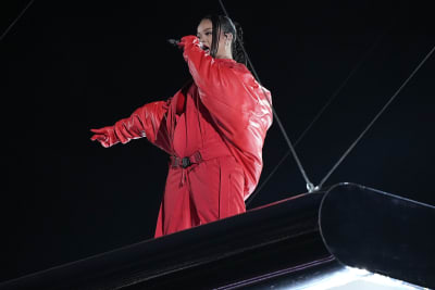 Halftime Show Super Bowl 2023 live reactions: is Rihanna pregnant - AS USA