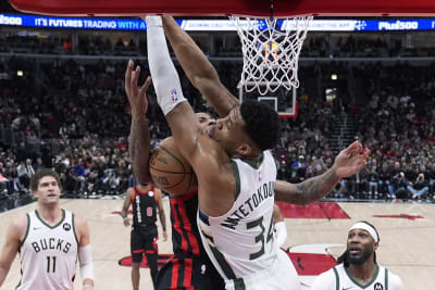 Giannis exits early with knee issue; Bucks rip Heat 128-99