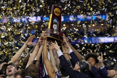 Michigan Stuns Houston With Wild Buzzer Beater In NCAA Tournament