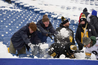 With snow still falling, Bills call on fans to help dig out