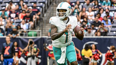 Mostert runs for 2 TDs as Dolphins hold off Patriots 24-17