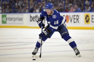 Palat's OT goal lifts Lightning over Bruins 4-3 in Game 2