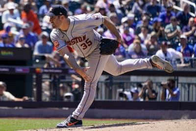 GIF: Justin Verlander throws Kate Upton a baseball between innings