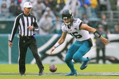 Reality check for Jaguars: Mistakes halt winning streak in loss to Eagles