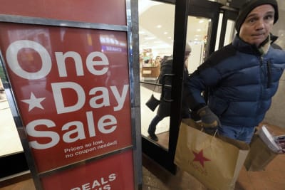 Macy's, Kohl's, Gap point to cloudy holiday retail picture