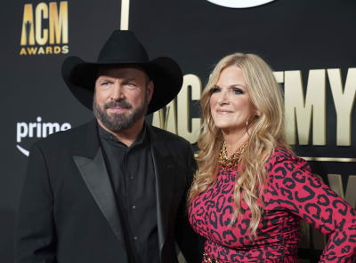 Garth Brooks, Trisha Yearwood kick back with reporters ahead of