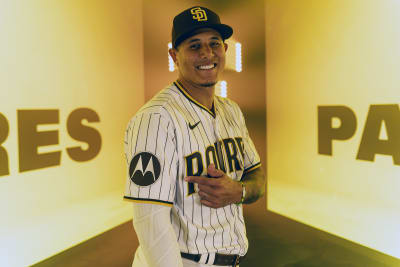 Padres 1st MLB team to reach uniform ad deal, with Motorola