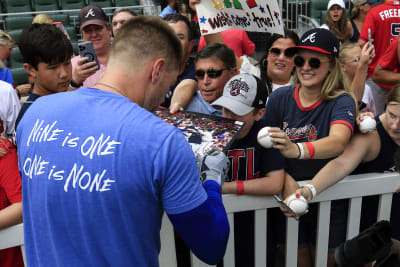 Braves receive their 2021 World Series rings in pregame ceremony