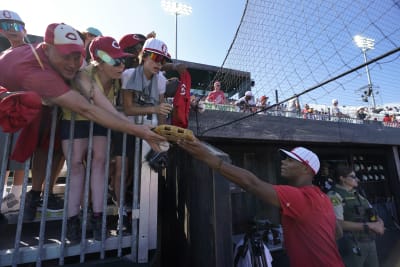 Smyly stars as Cubs beat Reds in 2nd 'Field of Dreams' game - Hawaii  Tribune-Herald