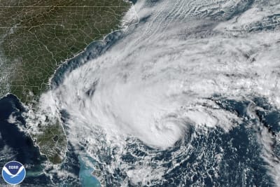 Breaking - Nicole, now a hurricane, barrels toward Florida