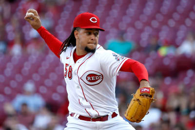 Luis Castillo strikes out 11 as Reds beat Cubs 5-3 Ohio & Great