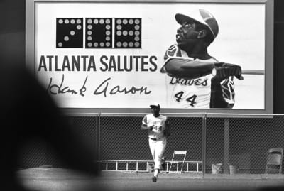 Brewers' '44' uniform patch pays tribute to baseball great Hank Aaron