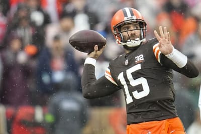 Browns Injury Alert: CB Mike Ford heads to locker room early vs. Bears