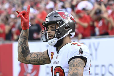 Brady, Bucs rally to beat Panthers 30-24, clinch NFC South - Hawaii  Tribune-Herald