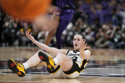 Michigan Stuns Houston With Wild Buzzer Beater In NCAA Tournament