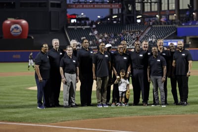 Roberto Clemente Day: Pirates and Mets wear 21